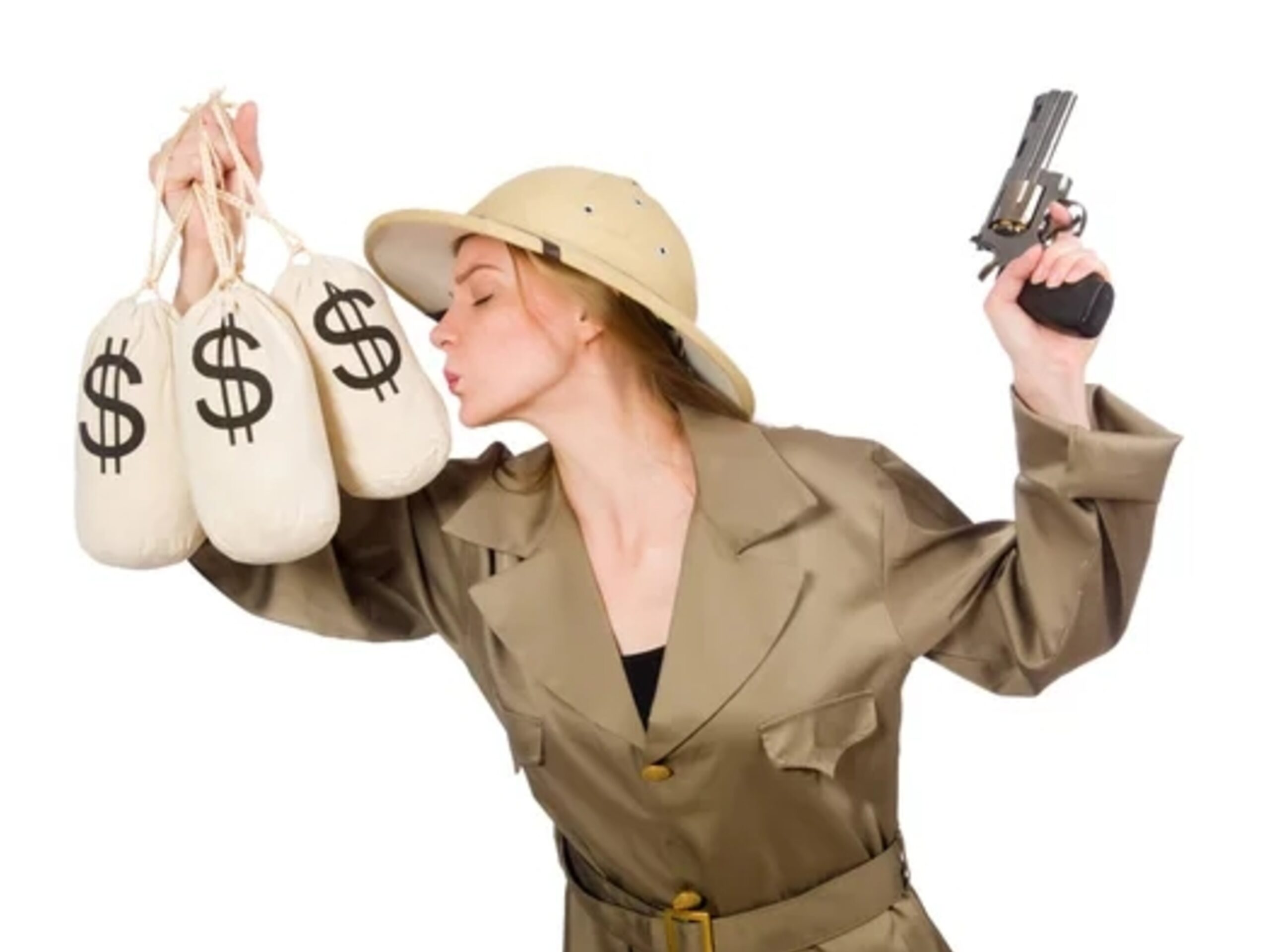 Женищина держит пистолет и деньги в мешках которые заработала когда начала бизнес с лазерным тиром